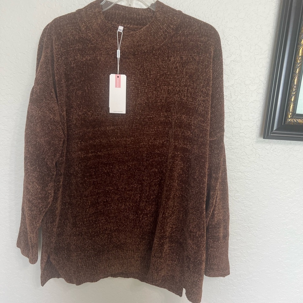Brown Chenille Sweater
Caja 6